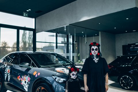 Uwaga, uwaga! Nasze auta... porwały tajemnicze stwory! 👻🚗 - 1